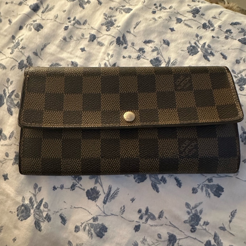 EUC | Authentic LV wallet